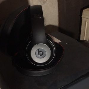 Beats by Dre headphones Studio t3 wireless